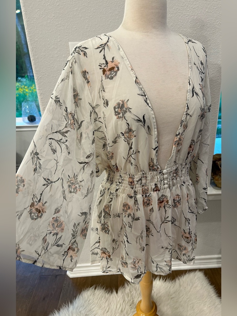 Torrid sheer Floral Deep V Peplum wide sleeve Blouse - Cream Floral 3X